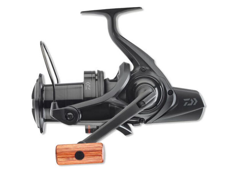 JAUNUMS! DAIWA EMBLEM 45 SCW QD SD karpu spole 700m ietilpība